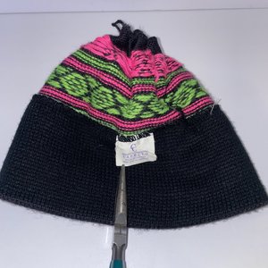 Capello Canada Neon Pink Green Wool Knit Snowflake Tasseled Beanie