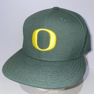 Nike True Dri-Fit Oregon Ducks Green Fitted Cap Size 7 7/8 Style 0641717-366