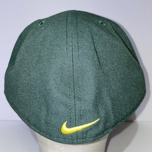 Nike True Dri-Fit Oregon Ducks Green Fitted Cap Size 7 7/8 Style 0641717-366