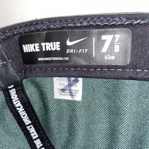 Nike True Dri-Fit Oregon Ducks Green Fitted Cap Size 7 7/8 Style 0641717-366