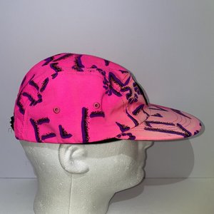 Gecko Hawaii Pink Retro Geometric 5-Panel Hat