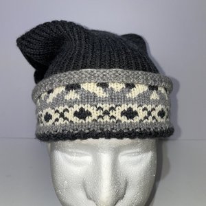 Banana Republic Extra Fine Merino Gray Snowflake Knit Pom-Pom Beanie