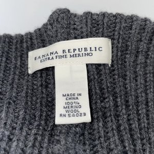 Banana Republic Extra Fine Merino Gray Snowflake Knit Pom-Pom Beanie