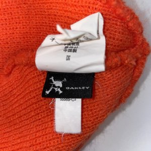 Oakley Burnt Orange Chunky Knit Beanie Large Badge
