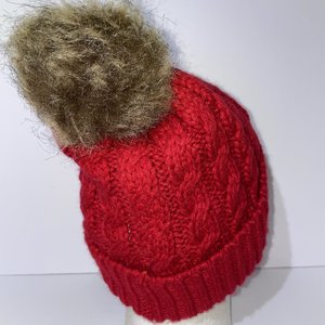Kapiano Vineyard Cable Knit Red Pom Cuffed Apollo USA Beanie
