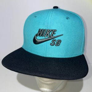 Nike SB Aqua Embroidered Snapback Cap Skateboarding Style 628683-388