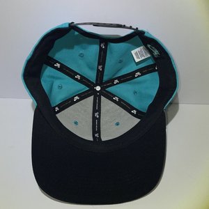 Nike SB Aqua Embroidered Snapback Cap Skateboarding Style 628683-388
