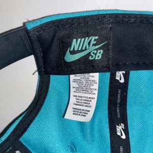 Nike SB Aqua Embroidered Snapback Cap Skateboarding Style 628683-388
