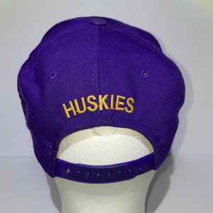 New Era Pro Model Washington Huskies Vintage Baseball Cap Purple Big W