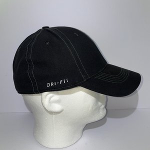 Nike Dri-Fit Oregon Ducks Vintage Black Baseball Cap Size L Style 21736X-OD5