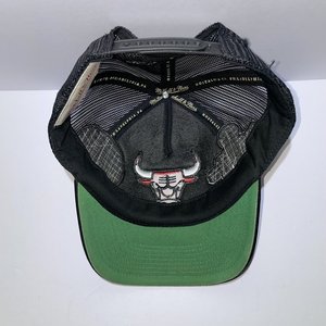 Mitchell & Ness Chicago Bulls 1997 NBA Champions Trucker Hat