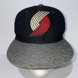 New Era 59Fifty Wool Blazers Baseball Cap Size 7 1/8 Black Gray Bill Red Logo