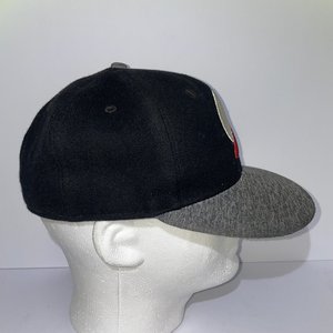 New Era 59Fifty Wool Blazers Baseball Cap Size 7 1/8 Black Gray Bill Red Logo
