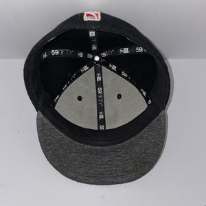 New Era 59Fifty Wool Blazers Baseball Cap Size 7 1/8 Black Gray Bill Red Logo