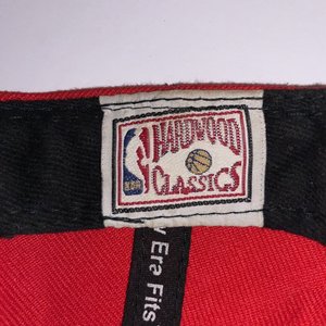 New Era 9Fifty Hardwood Chicago Bulls Red Graffiti Snapback Cap