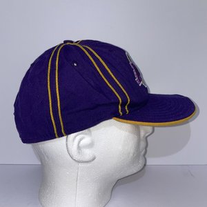 New Era 59Fifty LA Lakers Vintage Purple Wool Baseball Cap Size 7 5/8 USA