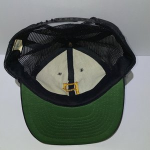 Twins Enterprise Pittsburgh Pirates Big P Black Vintage Trucker Hat Size M/L