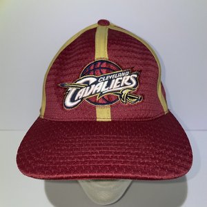 Nike Team Apparel Cleveland Cavaliers Maroon Vintage Baseball Cap Size L/XL