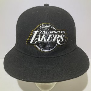 Ultragame Los Angeles Lakers Snapback Cap Black