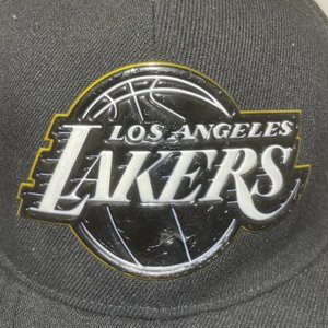 Ultragame Los Angeles Lakers Snapback Cap Black