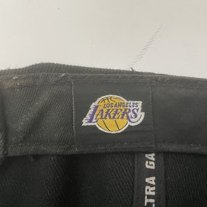 Ultragame Los Angeles Lakers Snapback Cap Black