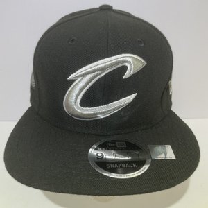 New Era Federal Patch Cleveland Cavaliers Silver & Black 9Fifty Snapback Cap