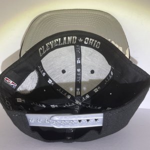 New Era Federal Patch Cleveland Cavaliers Silver & Black 9Fifty Snapback Cap