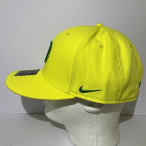 Nike On-Field Pro Oregon Ducks Yellow Baseball Cap Size 7 1/2 Style NC11-79S