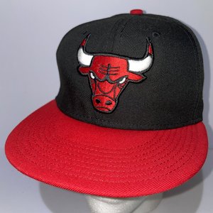 New Era 59Fifty Chicago Bulls Classic Red & Black Baseball Cap Size 7 1/4