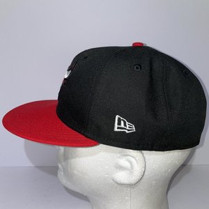 New Era 59Fifty Chicago Bulls Classic Red & Black Baseball Cap Size 7 1/4