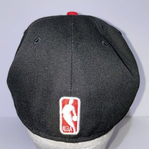 New Era 59Fifty Chicago Bulls Classic Red & Black Baseball Cap Size 7 1/4