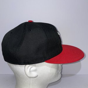 New Era 59Fifty Chicago Bulls Classic Red & Black Baseball Cap Size 7 1/4