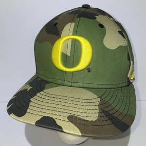 Nike True Oregon Ducks Woodland Camo Snapback Cap Style 29946X-OD5