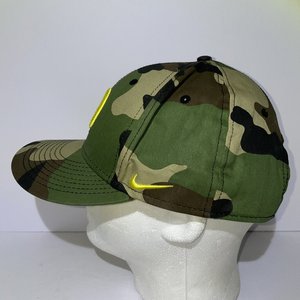 Nike True Oregon Ducks Woodland Camo Snapback Cap Style 29946X-OD5